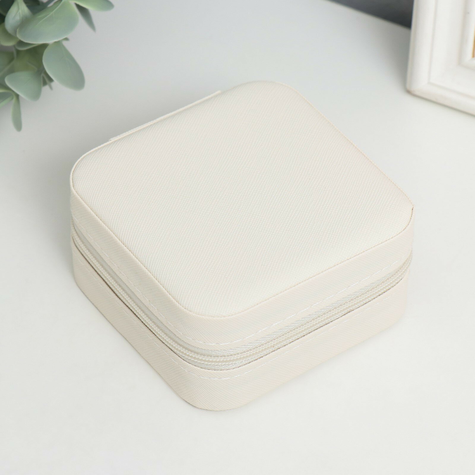 фото Шкатулка кожзам для украшений "Элегия. Квадратная" белый 5х10х10 см