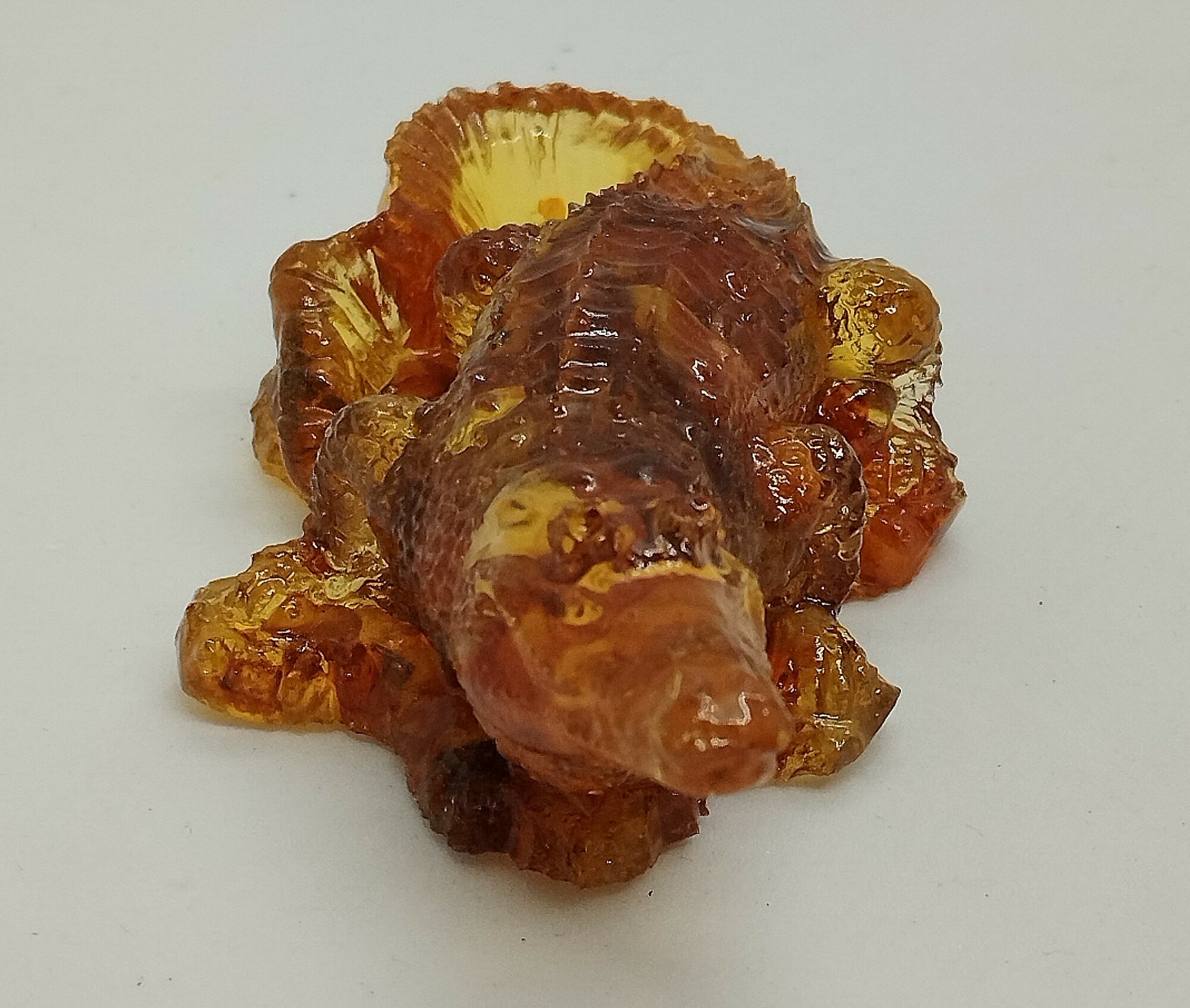 Янтарная фигурка Крокодил, 33 г — фото 1