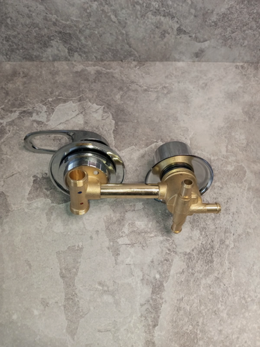 Изображение товара Смеситель для душевой кабины на 3 положения, SDK-100-3SH, межосевое расстояние 100мм, под хомут