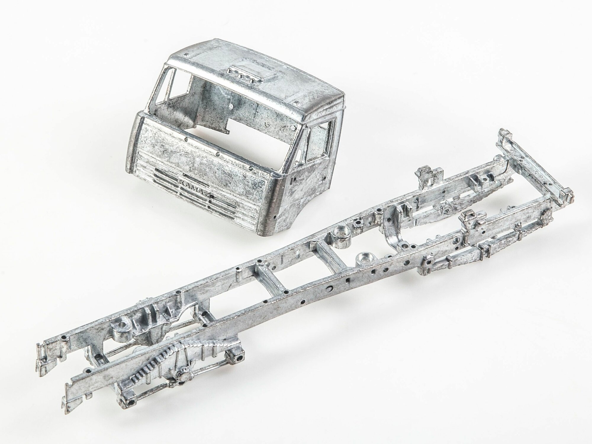 КАМАЗ-6520 самосвал, масштаб 1:43, сборная модель — фото 1