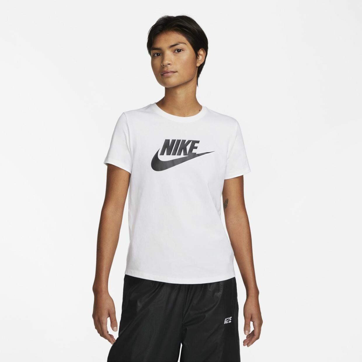 Футболка NIKE Sportswear Essentials