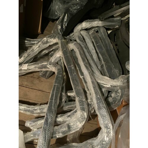 Нижняя опора радиатора Jeep Grand Cherokee WK2