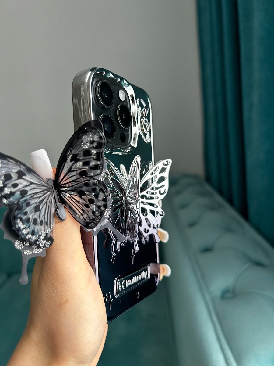 Чехол на iphone 15 Pro бабочка блестящая с крыльями