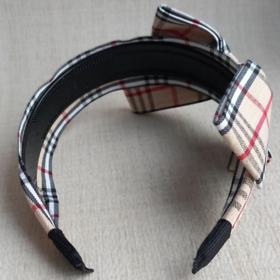 Ободок в клетку с бантом бежевый — фото 1
