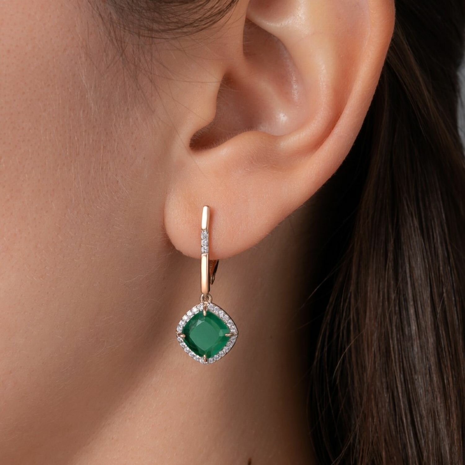 Серьги Bassco, серебро, 925 проба, золочение, фианит, изумруд синтетический, размер 29 мм, длина 2.9 см, , золотистый — фото 1