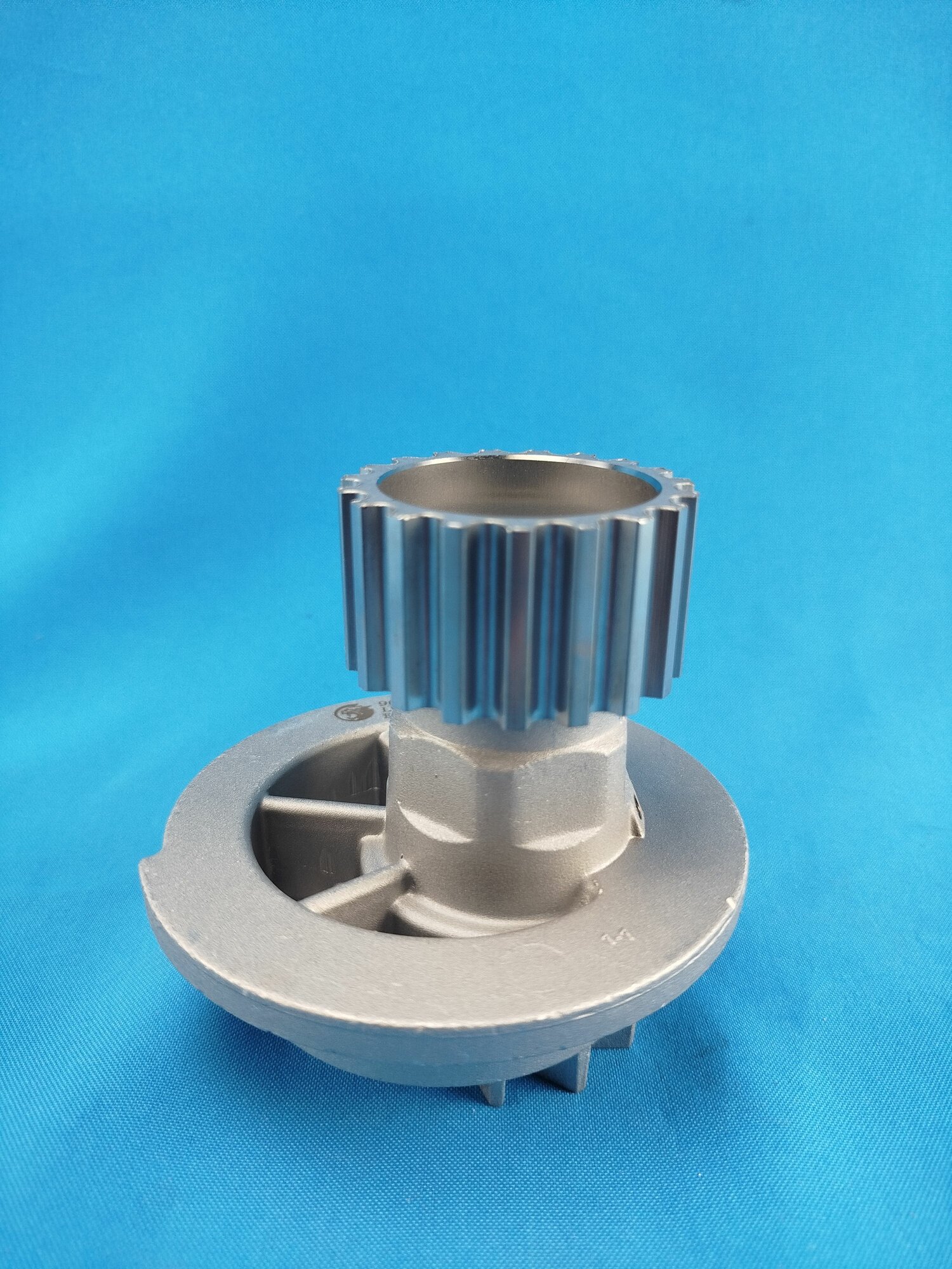 Помпа "LUZAR" для автомобилей Chevrolet Lacetti, Aveo — фото 1