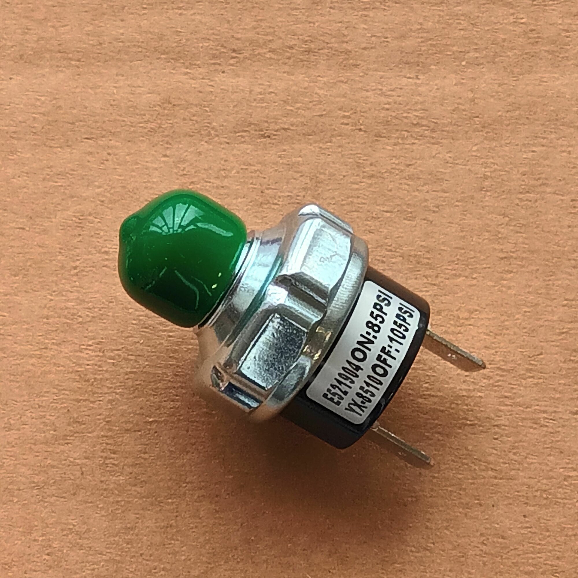 Манометры Датчик давления 5.9 атм вкл / 7 атм выкл, 85/105PSI, 12-24V