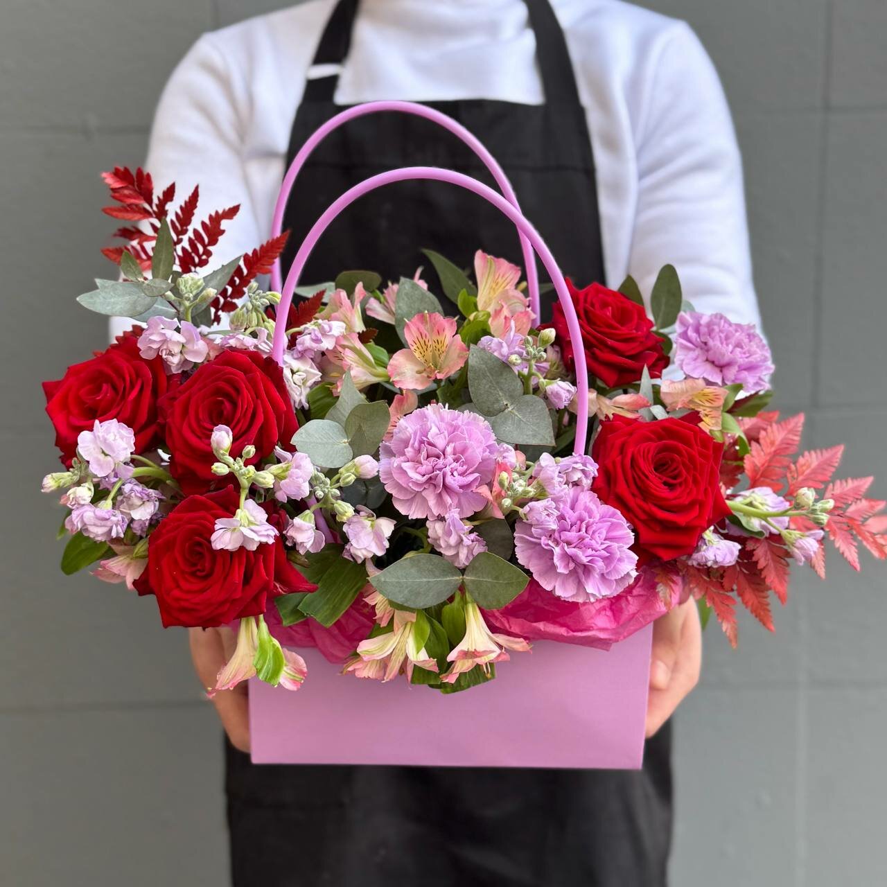 Сумочка Rybe-Flowers "Авторская", с розами и альстромерией, красная, 20см