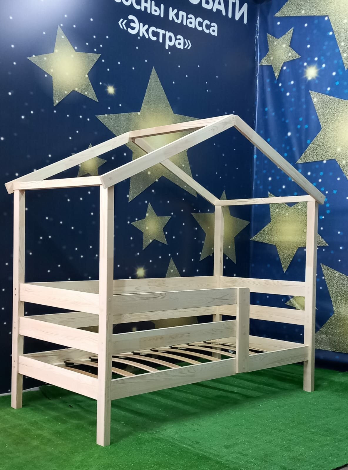 Детская кровать Домик из массива сосны без покрытия