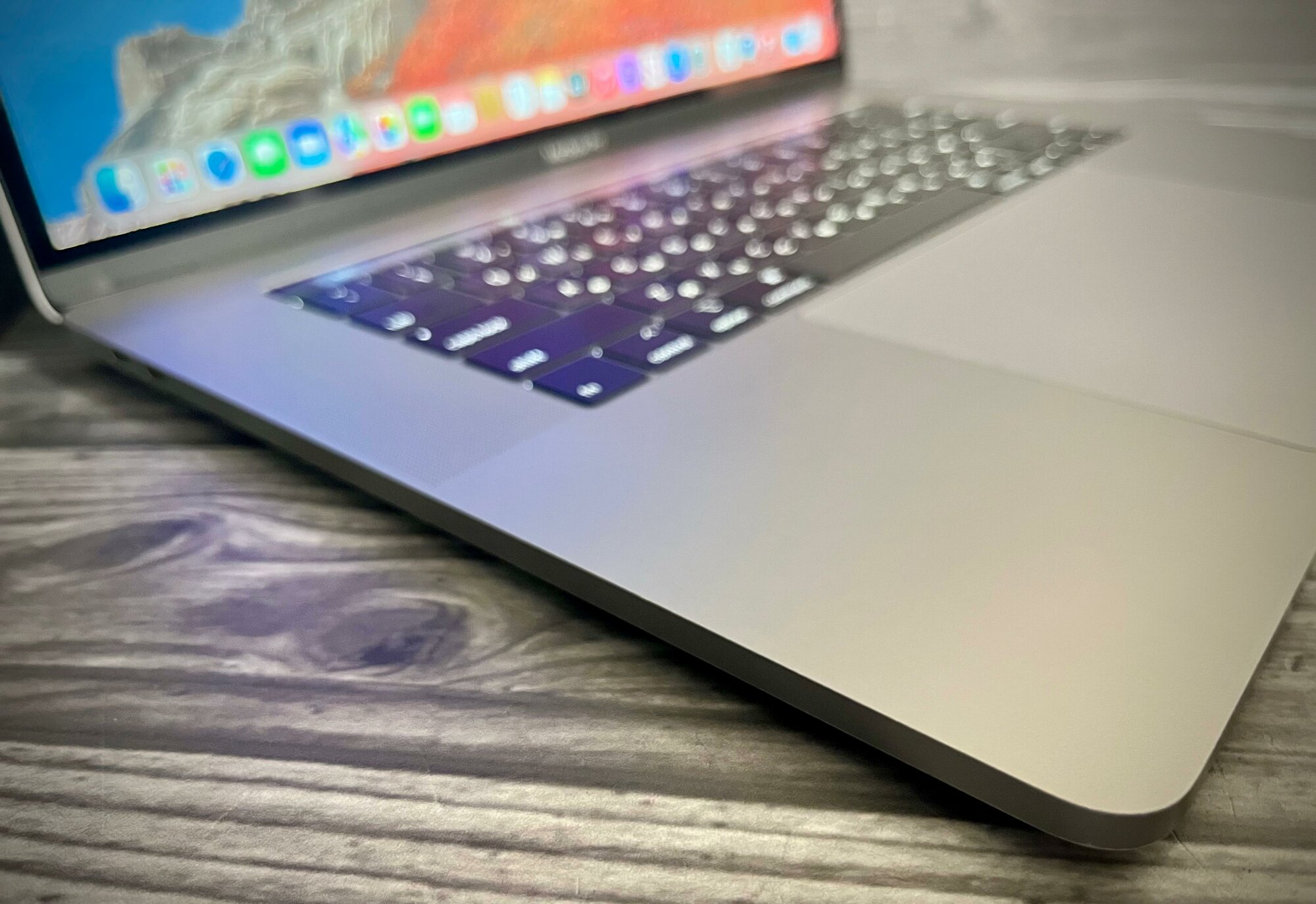15.4" Ноутбук Apple MacBook Pro 15 Mid 2018 2880x1800, Intel Core i9 2.9 ГГц, RAM 32 ГБ, DDR4, SSD 512 Гб, AMD Radeon Pro 560X 4ГБ, macOS, RU, Серый Космос — фото 1