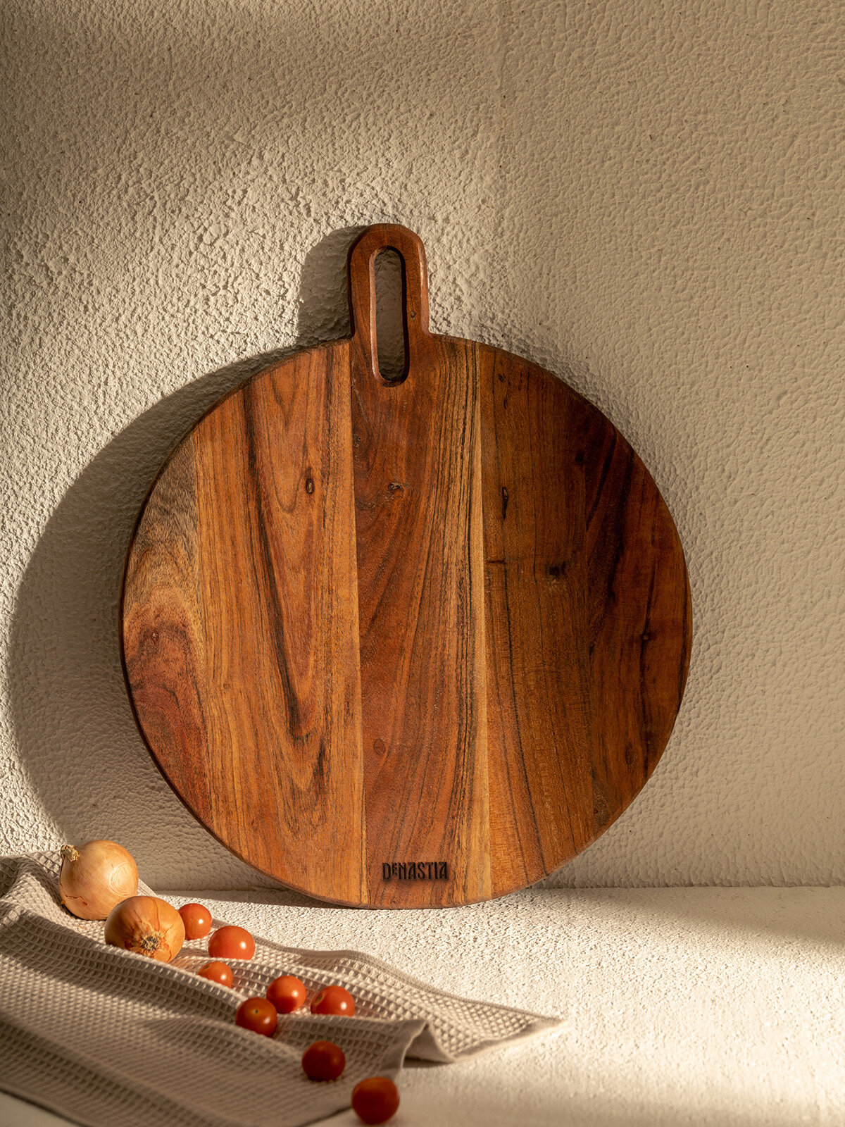 Доска сервировочная DeNASTIA для пиццы, круглая с ручкой D40 см, коричневый, KB00031