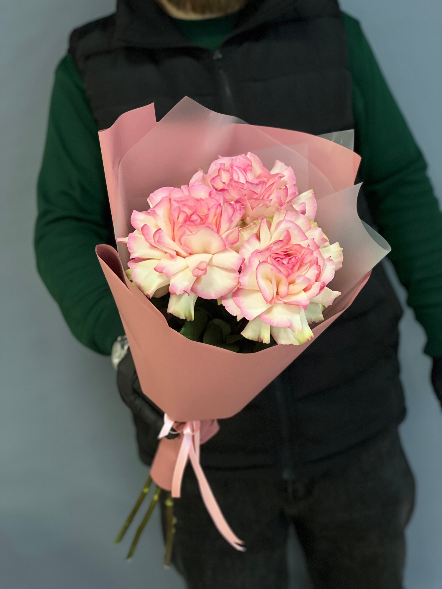 Букет из 3 нежных французских Роз От ИЛ фиоре. Цветы с доставкой