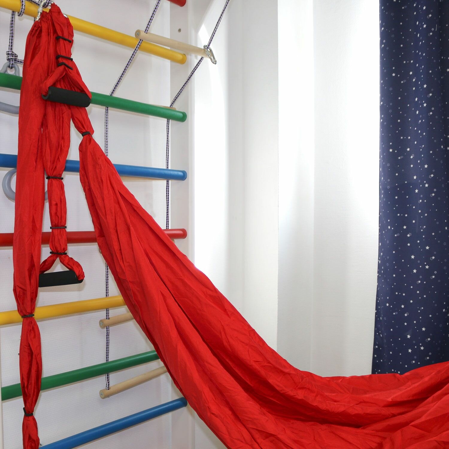 Гамак для йоги Midzumi Yoga Fly red, гамак, трехуровневые ручки - 2 шт, чехол, инструкция — фото 1