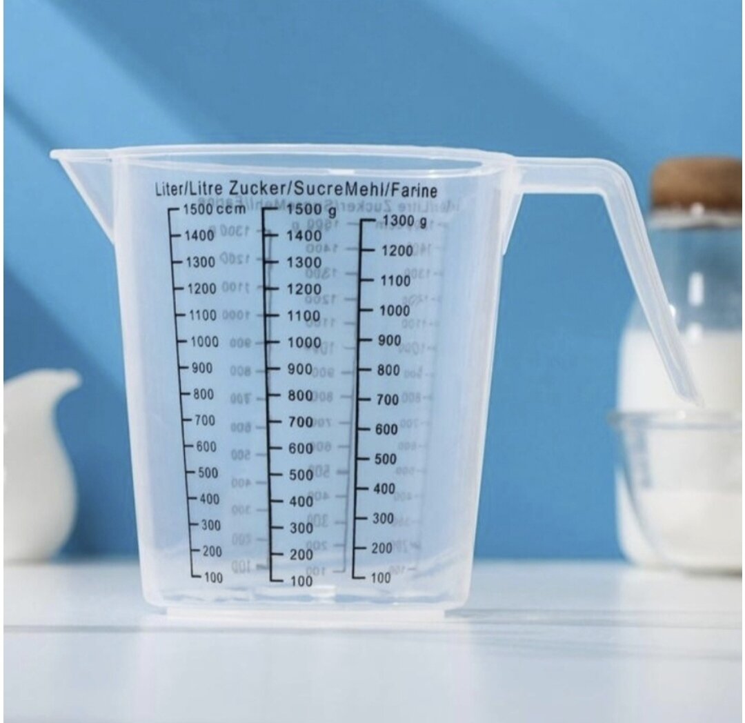 фото Мерный стакан / Кувшин с носиком и ручкой / Ёмкость для измерения / Емкость / Стакан для жидкостей и сыпучих