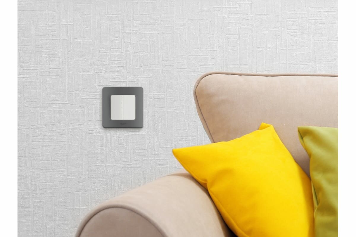 фото Рамка Legrand Inspiria одноместная универсальная дымчатый (комплект из 10 шт.)