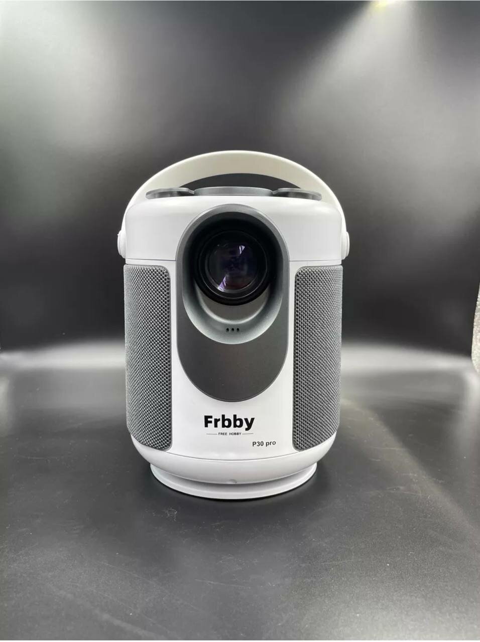 Проектор Frbby P30 Pro/Frbby P30 Pro Projector" - компактный и удобный проектор для дома и путешествий