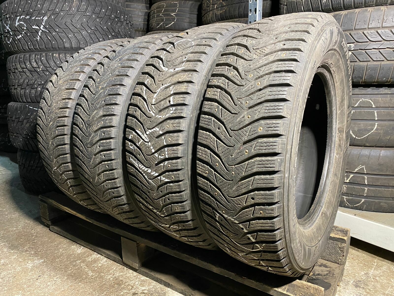 Kumho WinterCraft SUV Ice WS31 215/70 R16 100T