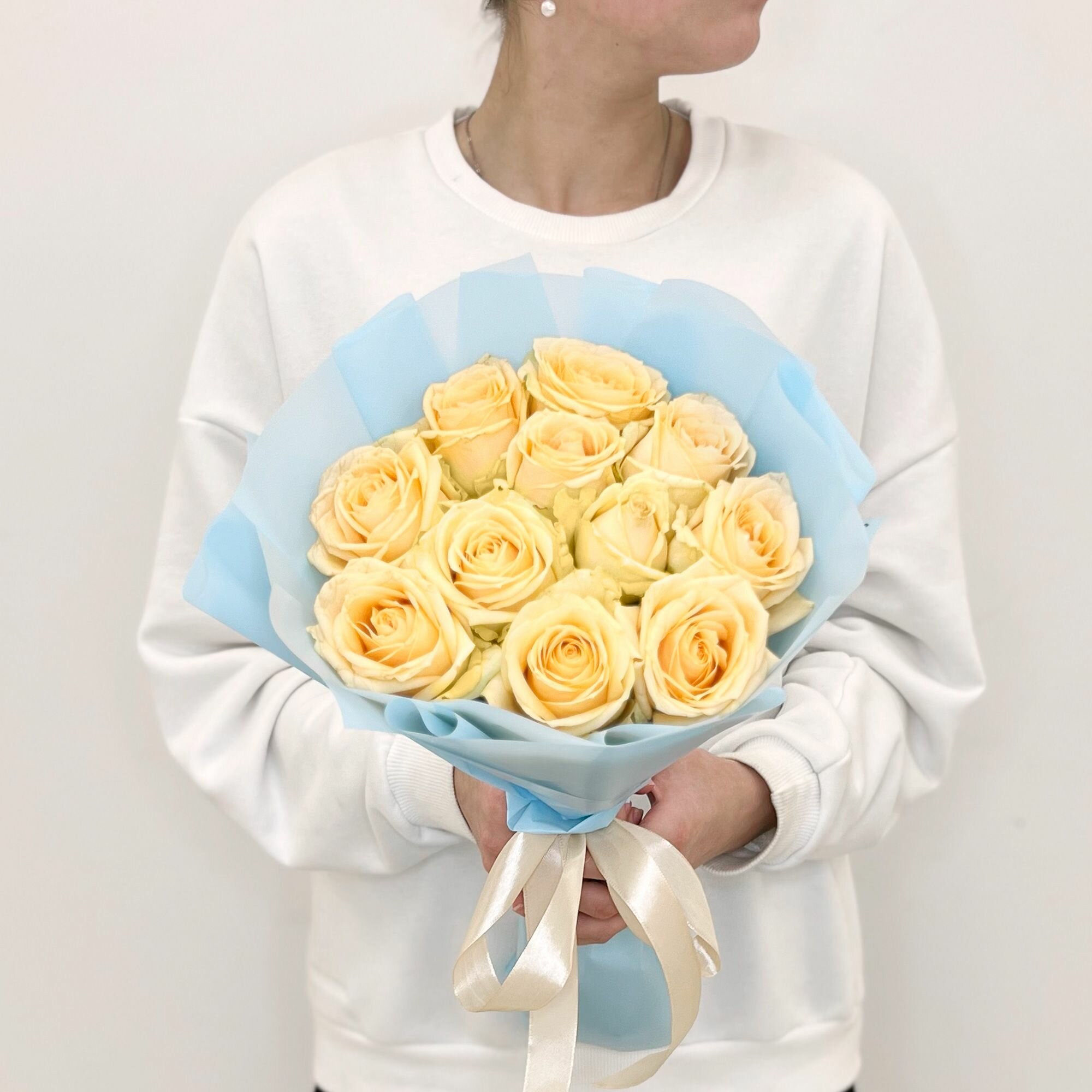 Букет из кремовых роз 11 шт / букет роз/ красивый букет / цветы живые букеты / букет на день рождение