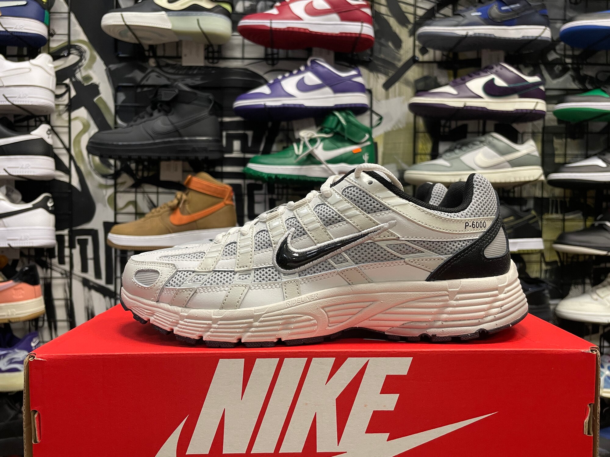 Кроссовки NIKE, размер 43 EU | 27.5 CM | 9.5 US, серый — фото 1