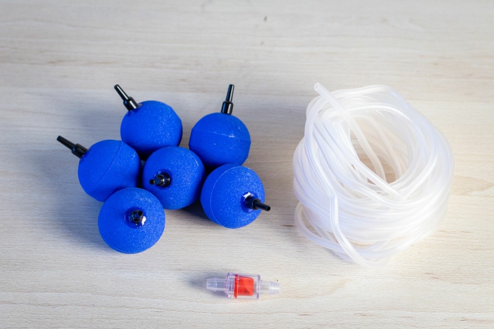 Аксессуары для аэрации гидропоники - камни 3 см. - 6 штук обратный клапан 10 мм. - 1 шт шланг 4мм. - 10 метров.