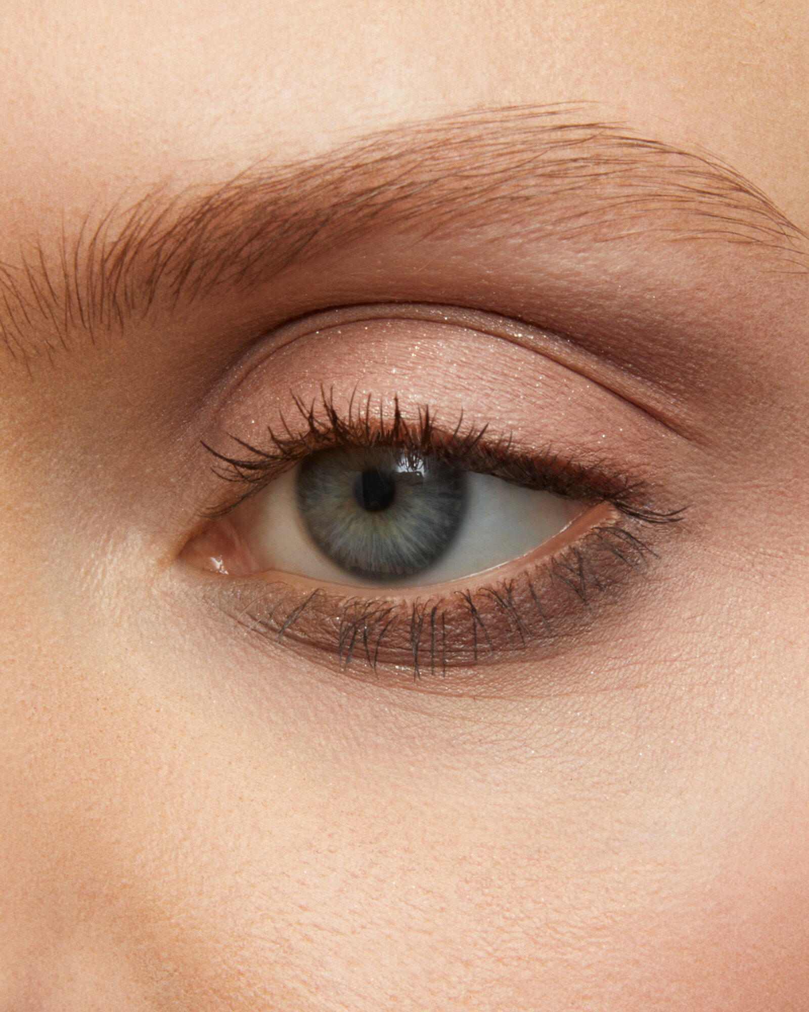 Тени для век сияющие INGLOT SPARKLING FREEDOM, оттенок №902, сияющий шиммер, 2.5 г — фото 1