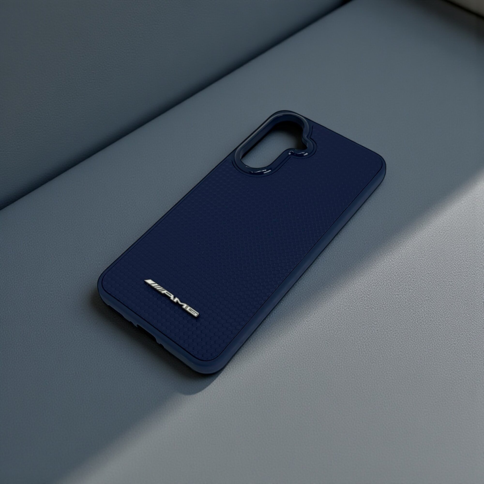 Чехол AMG для Redmi 10C, карбоновая текстура, премиум противоударный — фото 1