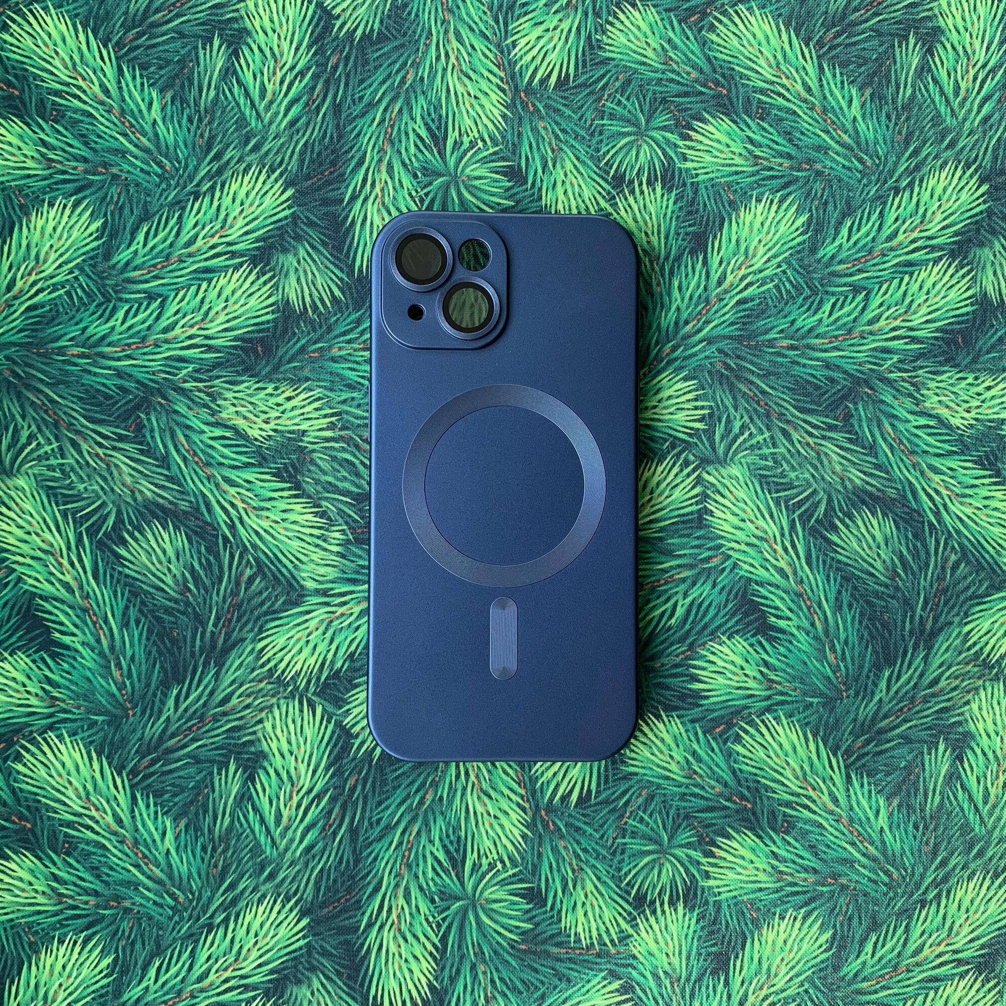 Чехол на iPhone 15 / Айфон 15 с MagSafe, синий, матовый, с защитой камеры