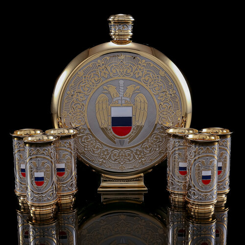 Питейный набор с флягой и стопками 