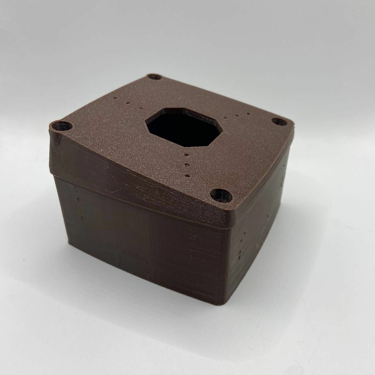 Коробка для камер видеонаблюдения (россия) 95х95х65мм 3D-печать (коричневый) — фото 3