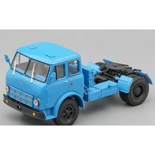 Масштабная модель грузовика коллекционная Минский 504А седельный тягач (1970), синий масштабная модель грузовика коллекционная tatra 148 nt 6х6 седельный тягач