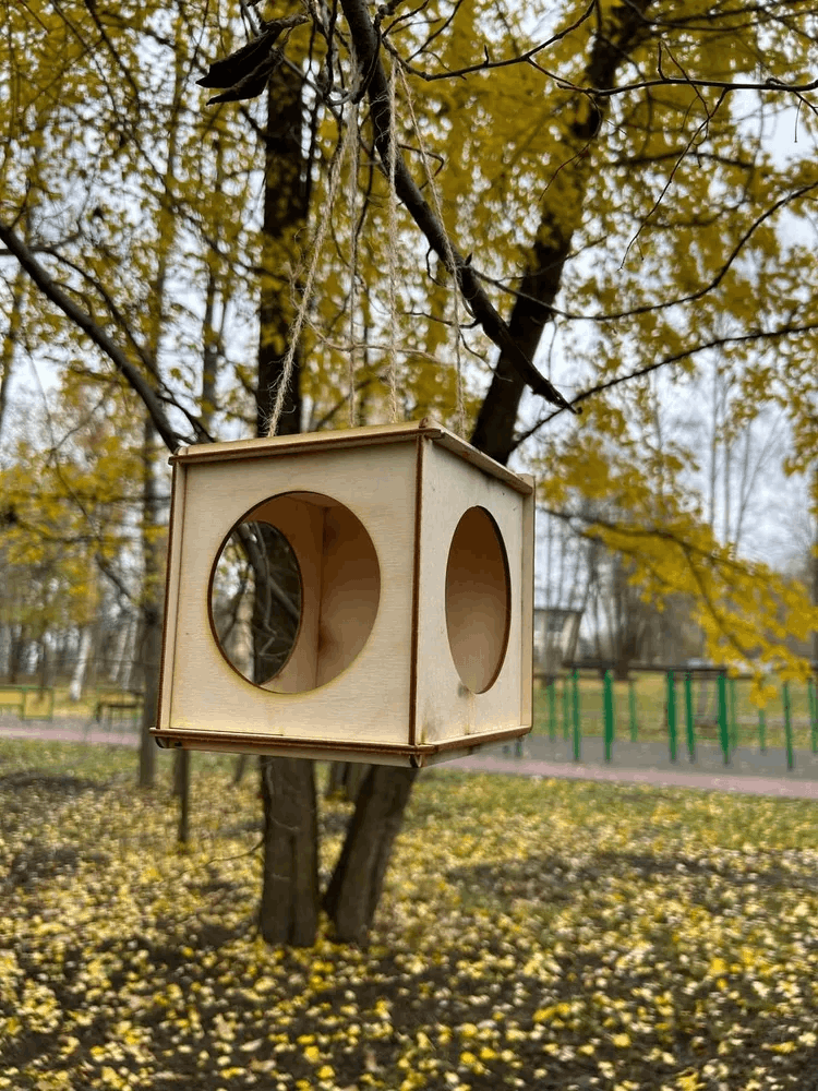 Кормушка для птиц интерактивный куб - скворечник деревянный - фотография № 4