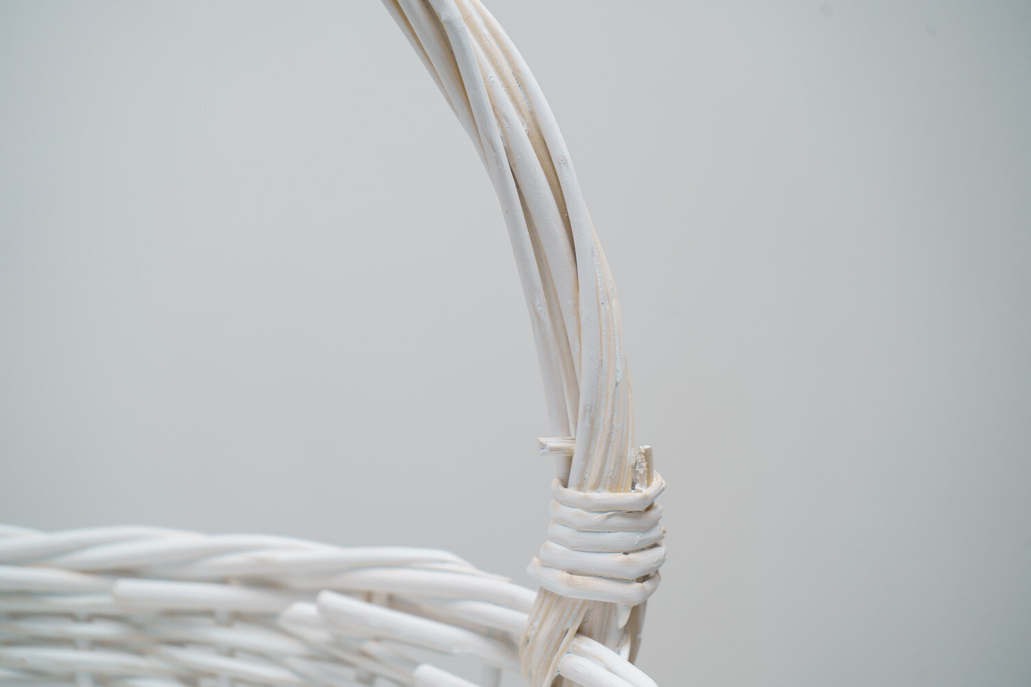 Корзина плетеная белая (ива) овальная, 32х23х11х30 см - фотография № 11