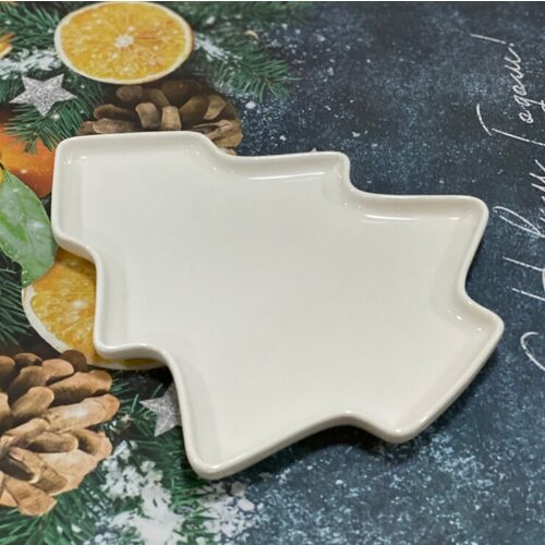 Блюдо Ёлочка белая 25см (керамика) ТОиТО