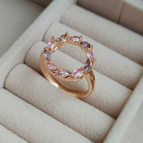 Кольцо, искусственный камень, циркон, размер 17, золотой кольцо помолвочное керамика циркон искусственный камень размер 17 розовый золотой