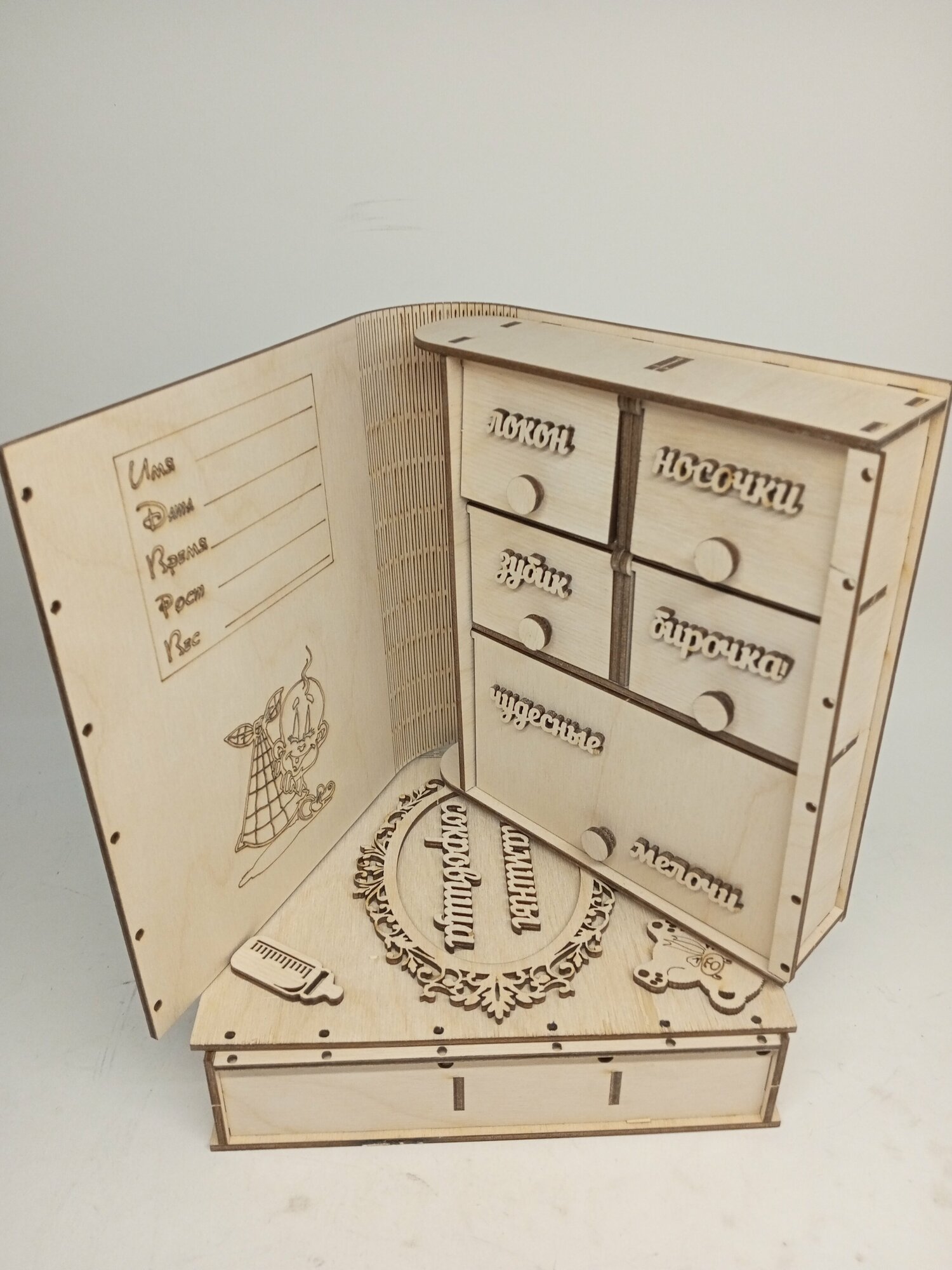 фото Памятная шкатулка новорожденным, для первых предметов на память из дерева