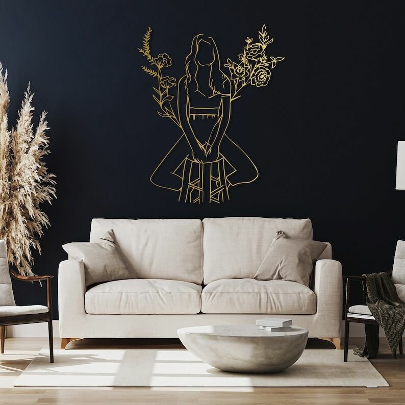 Декоративное панно деревянное, Девушка и цветы (матовое золото)