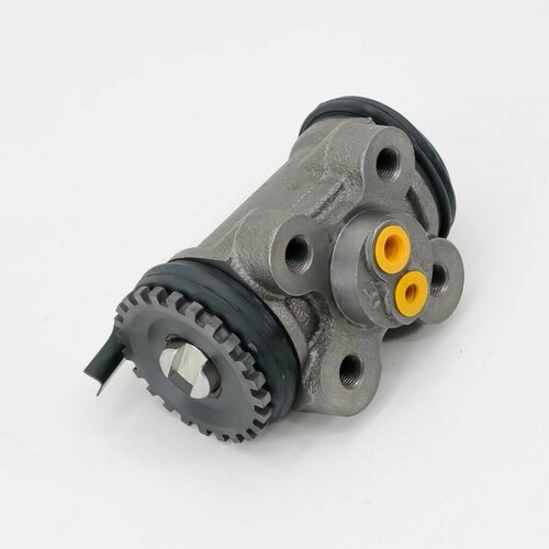 Рабочий тормозной цилиндр задний ISUZU FORWARD 4850 диаметр 38 без прокачки правый ASUKI 7735₽