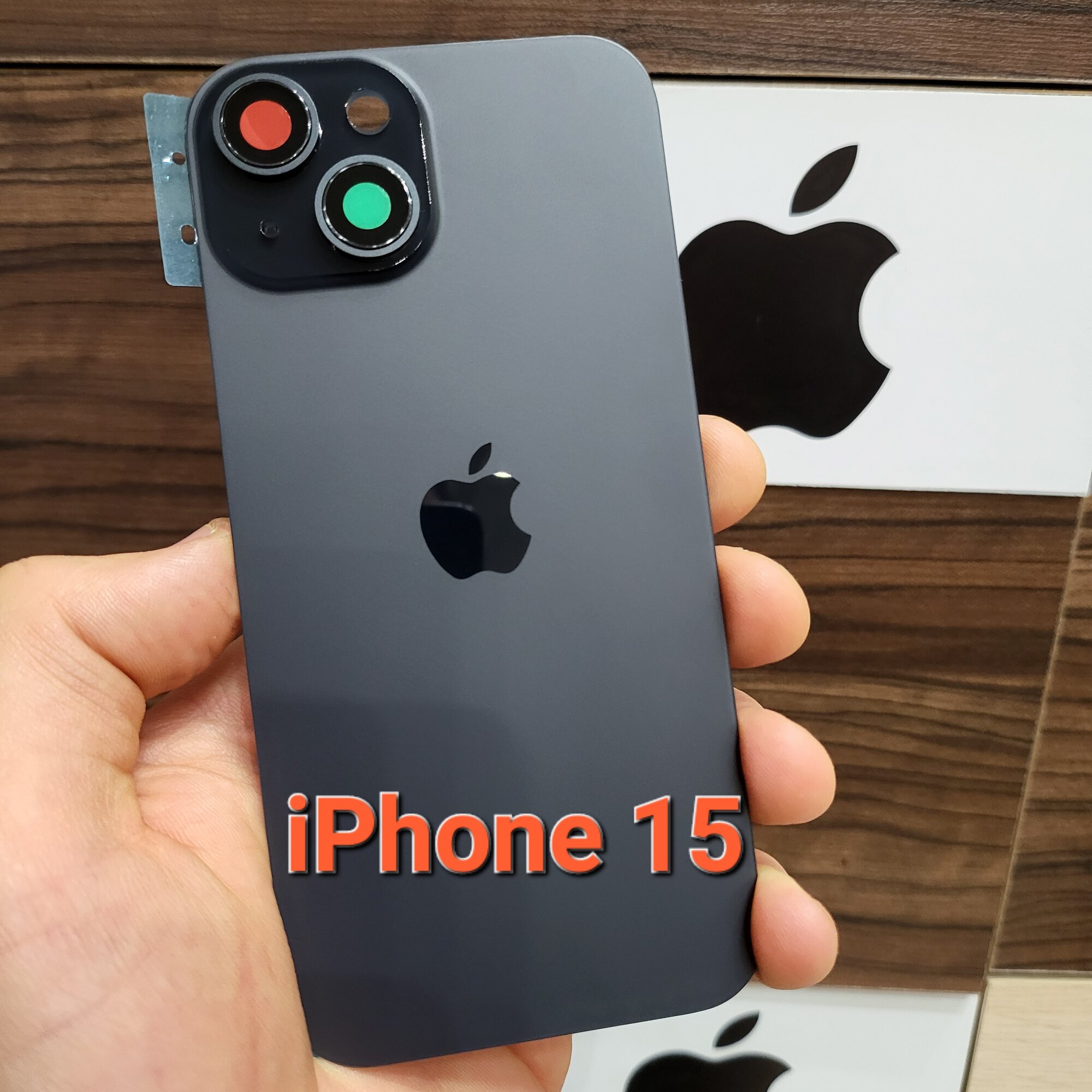 Крышка для iPhone 15 - задняя стеклянная панель "Оригинальное качество" (Цвет: Black / Чёрный)