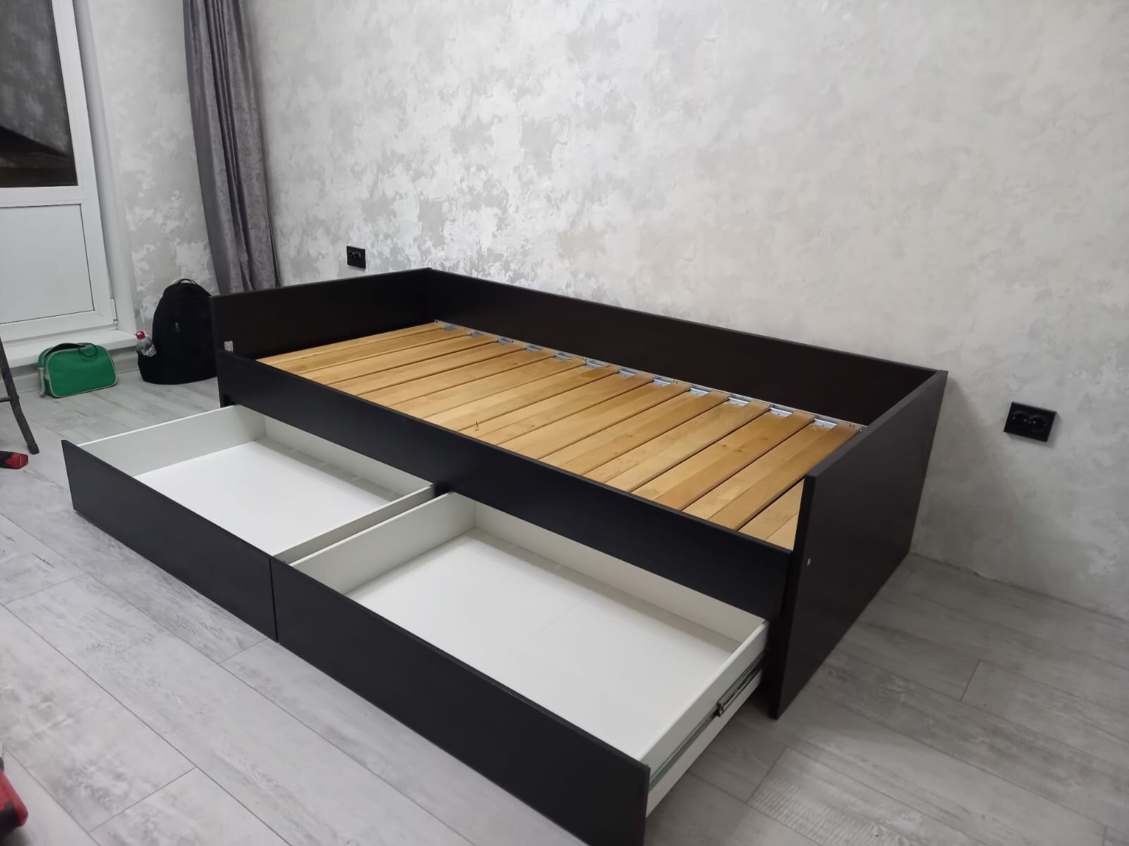 Кровать "Кастор", 90х200 см, 2 выдвижных ящика, с бортом, универсальная, ЛДСП, цвет венге — фото 1