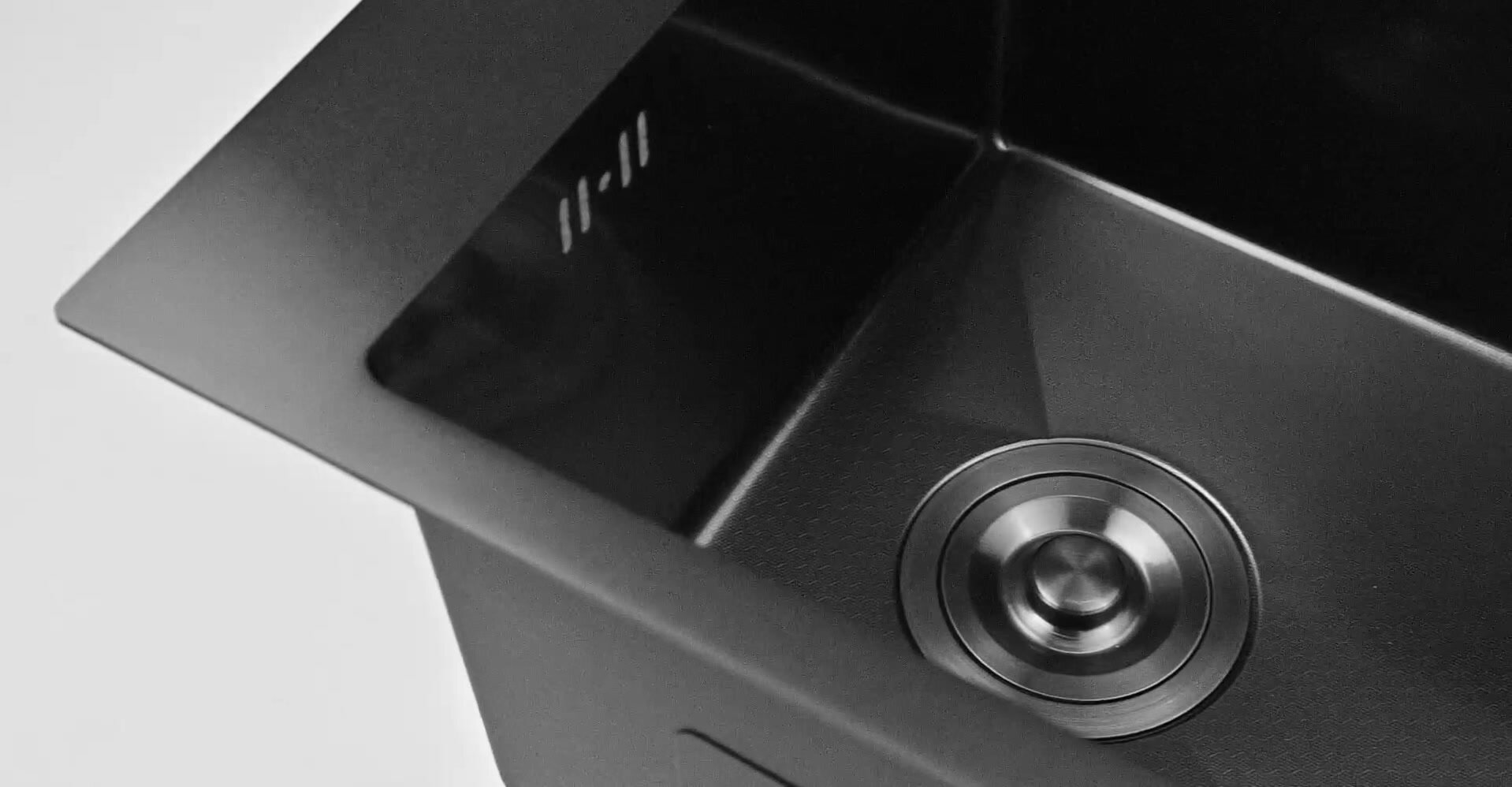 Мойка для кухни STEIN 50х50 из нержавеющей стали, рифленая структура, с сифоном ведерко, дозатором и коландером ST35050F — фото 1