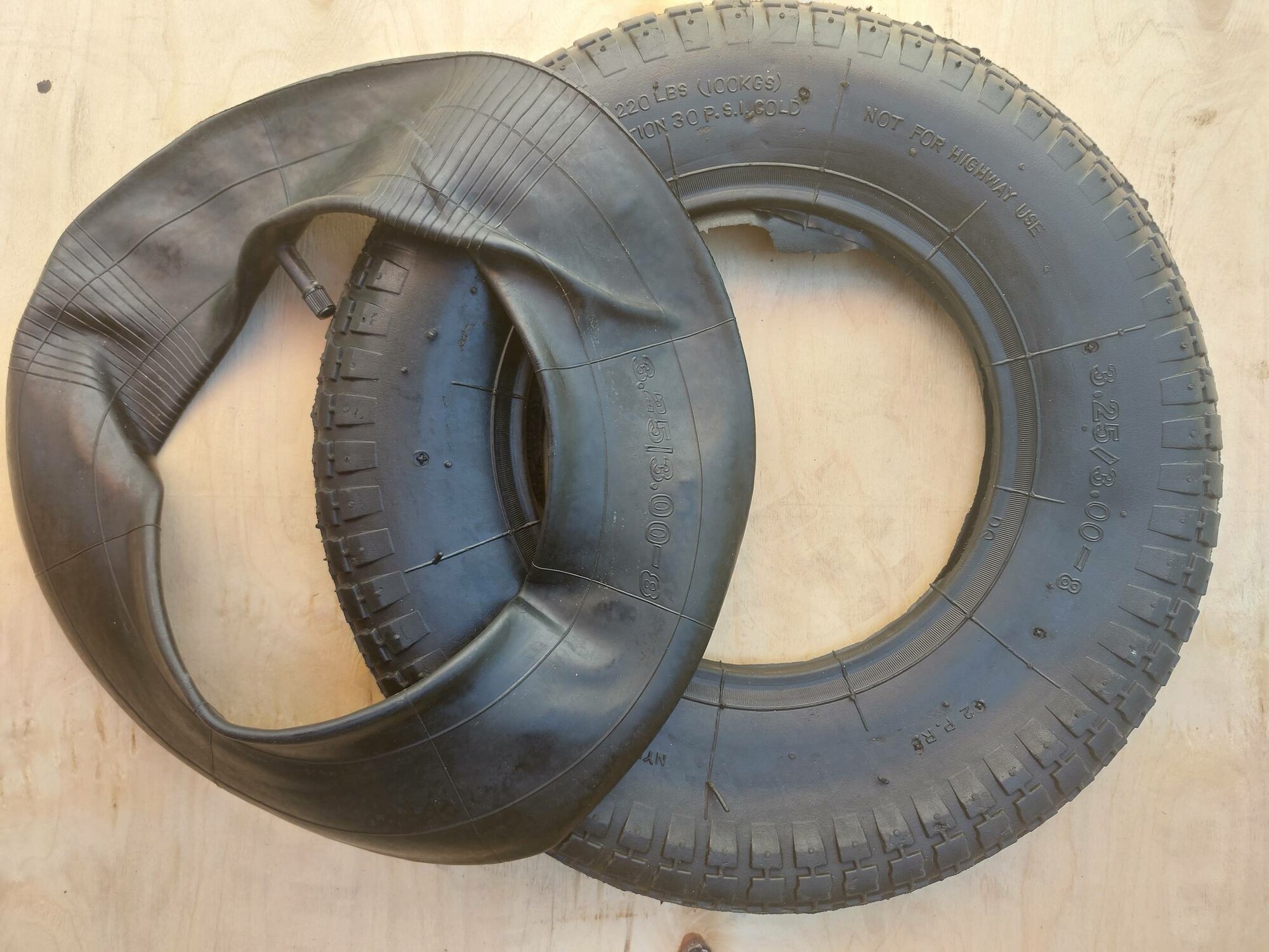 Комплект для ремонта колеса садовой и строительной тачки NORD 3.25/3.00-8 размер (камера+покрышка)