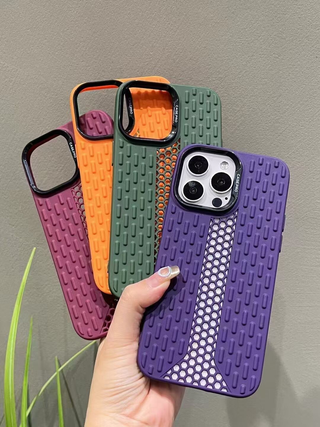 Чехол для iPhone 15 Pro , силиконовый, ударопрочный, не оставляет следов от рук , Цвет - Серый — фото 1