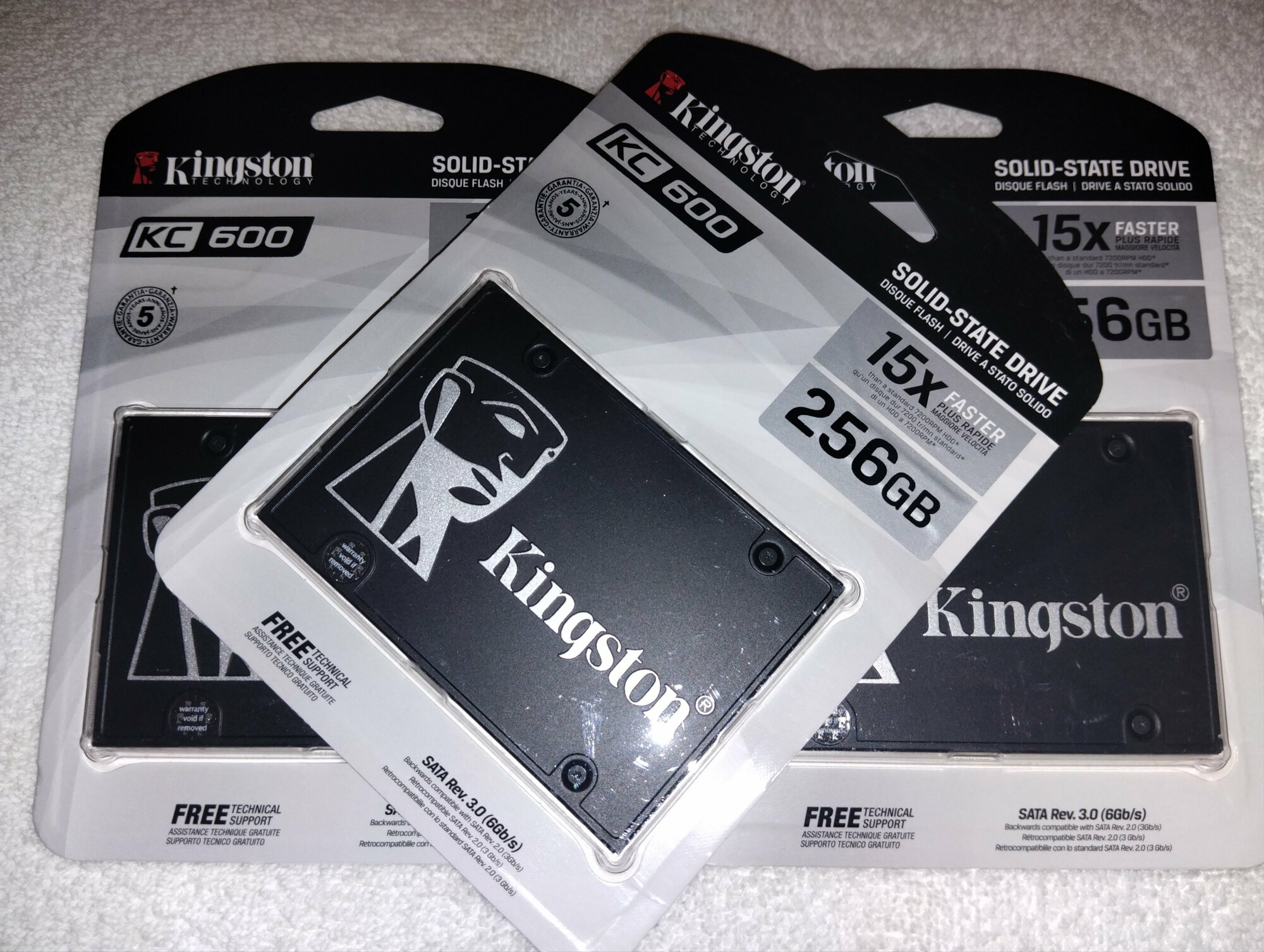 Твердотельный накопитель Kingston KC600 256 ГБ SATA SKC600/256G