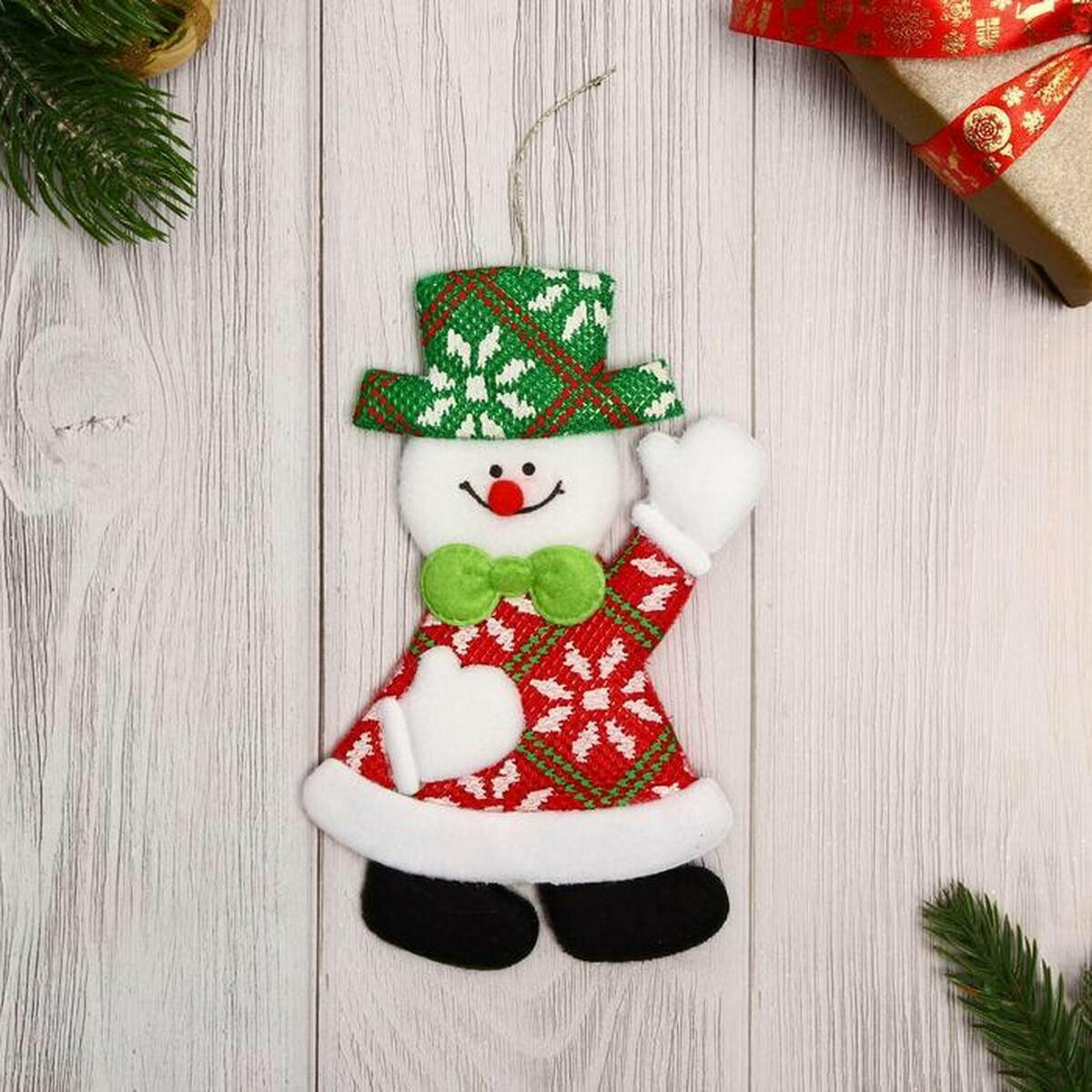 Ёлочная игрушка Зимнее волшебство - Снеговик, 16 см, цвет зеленый/красный, текстиль, 1 шт