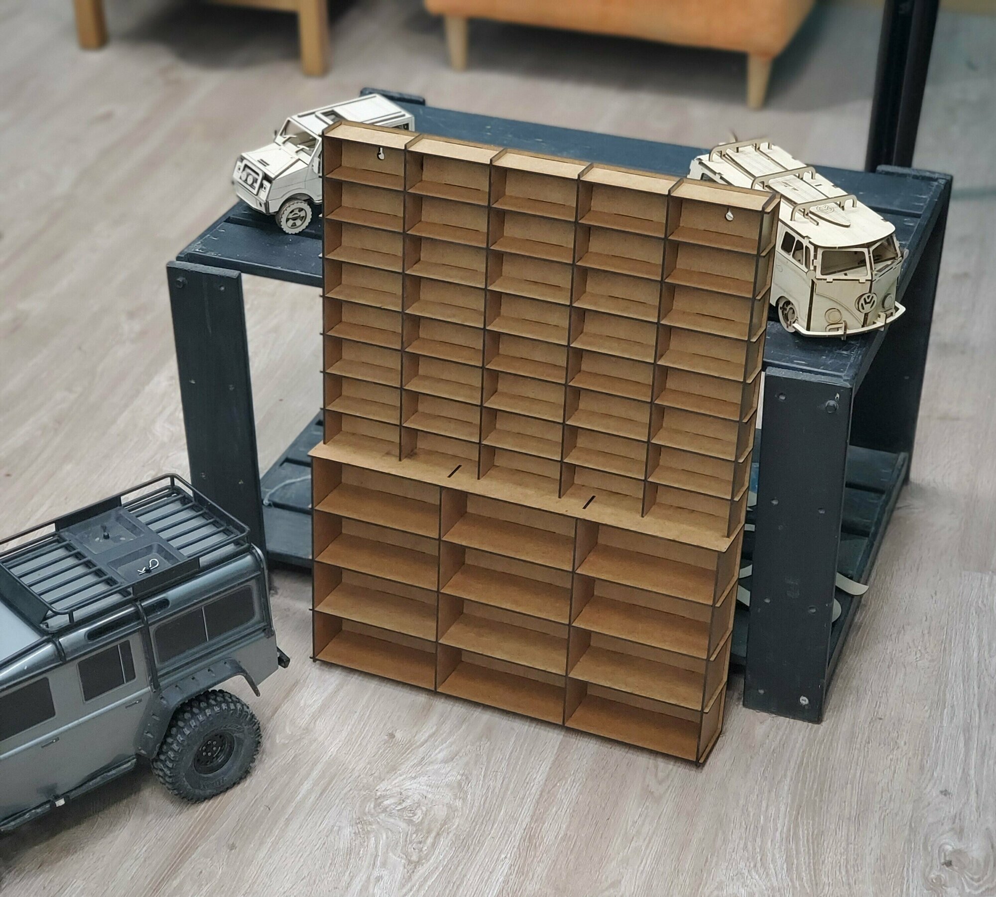 Парковка стеллаж для машинок 57 ячеек 2размера / Гараж деревянный на стену / PINOKIO - для детской комнаты