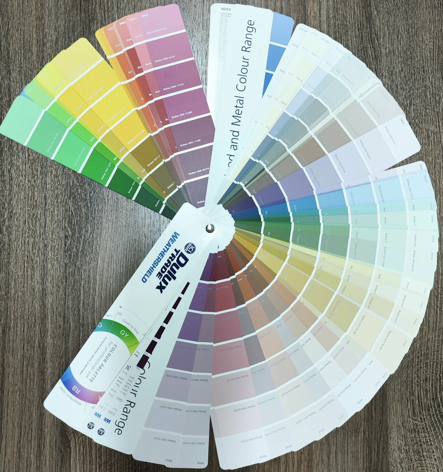 фото DULUX TRADE WEATHERSHIELD Веер фасадный 574 оттенка, 1шт, BC, BM, BW