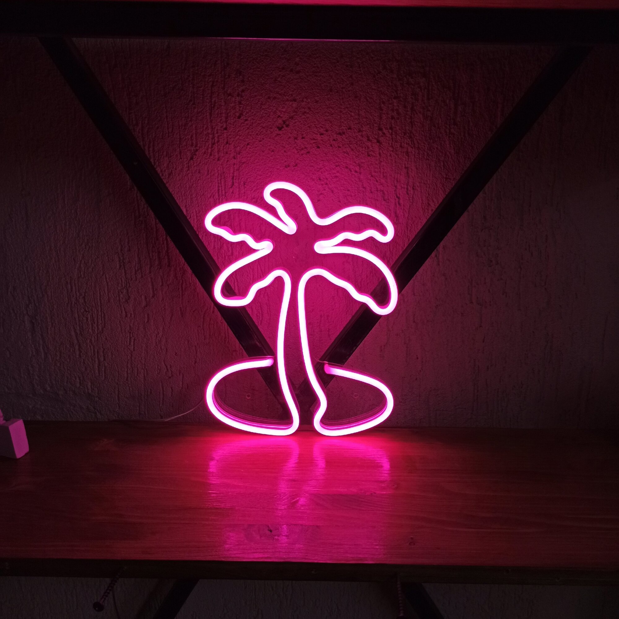 Неоновый светильник Elmarto Пальма, 25х12 см, розовый