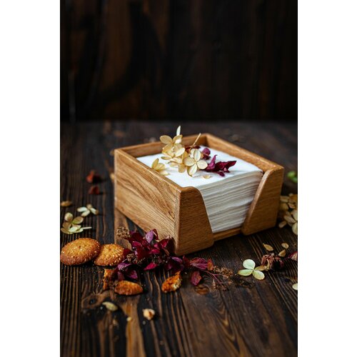 Салфетница светлая деревянная из массива дуба 145х145х80 мм