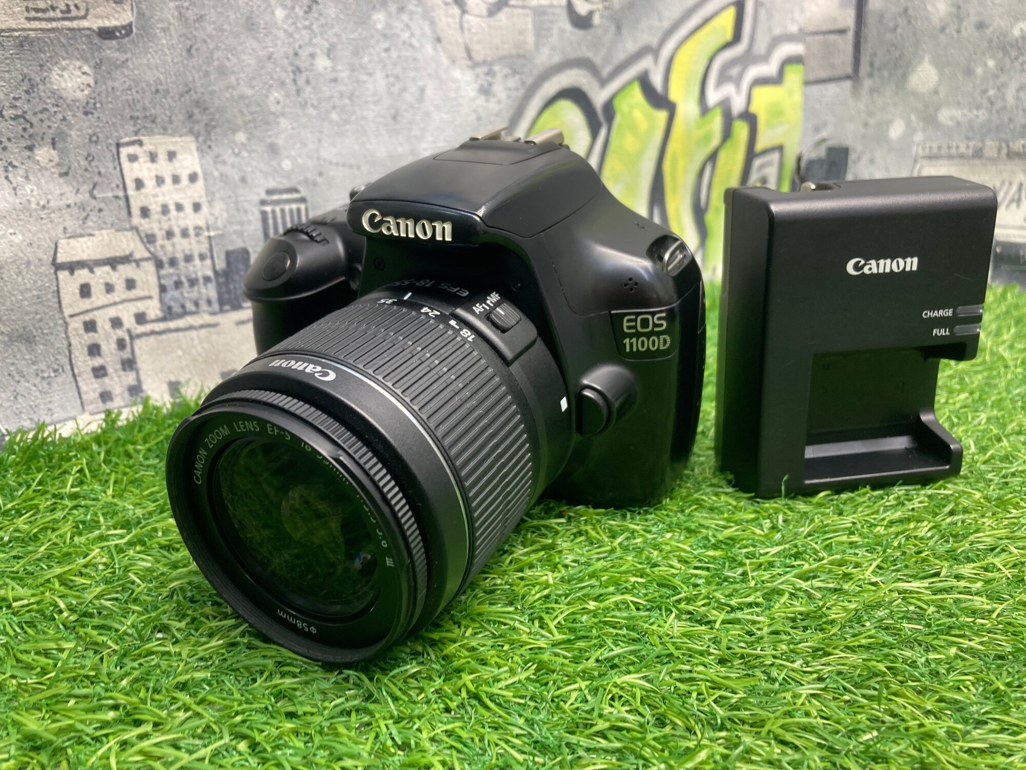 Canon 1100D kit 18-55mm 3.5-5.6 III 35.000 кадров