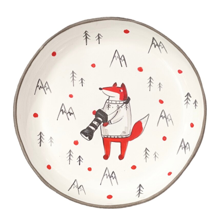 Тарелка ручной работы с бортиком Лис в горах с фотоаппаратом, белая, 13 см